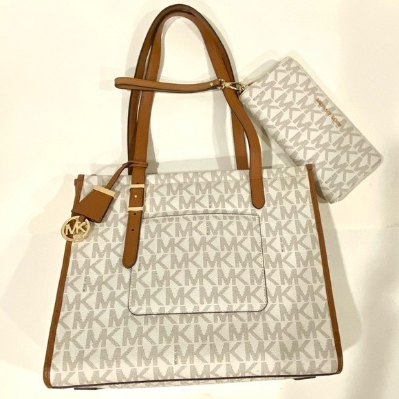 LIKE NEW - Michael Kors Darien Travel Tote Vanilla Acorn w/ Wallet - Picture 7 of 10